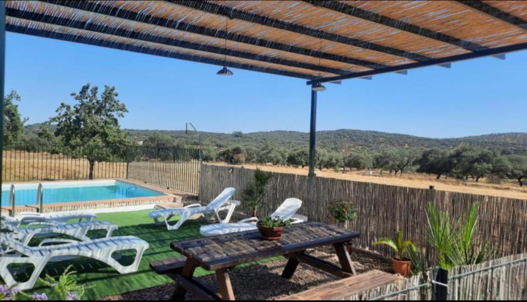 Casa Rural La Dehesilla กาซาญา เดลา เซียร์รา ภายนอก รูปภาพ