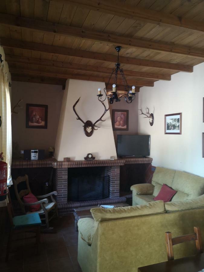Casa Rural La Dehesilla กาซาญา เดลา เซียร์รา ภายนอก รูปภาพ