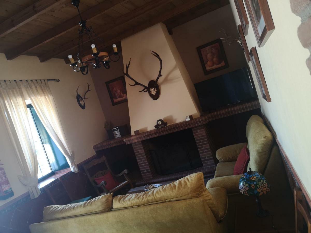 Casa Rural La Dehesilla กาซาญา เดลา เซียร์รา ภายนอก รูปภาพ