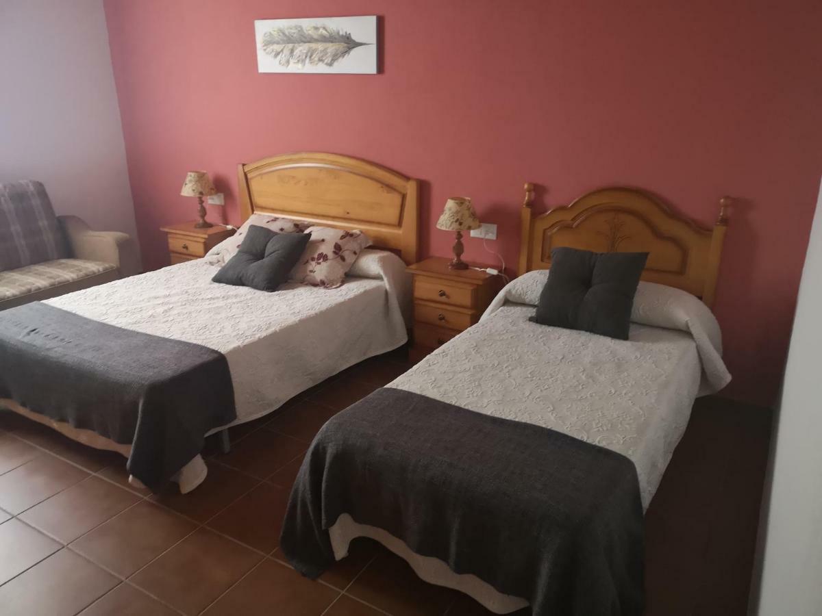 Casa Rural La Dehesilla กาซาญา เดลา เซียร์รา ภายนอก รูปภาพ